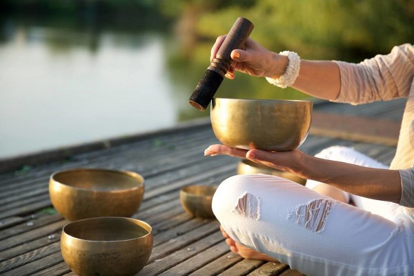 ZVOČNA KOPEL Z GONGOM V NARAVI