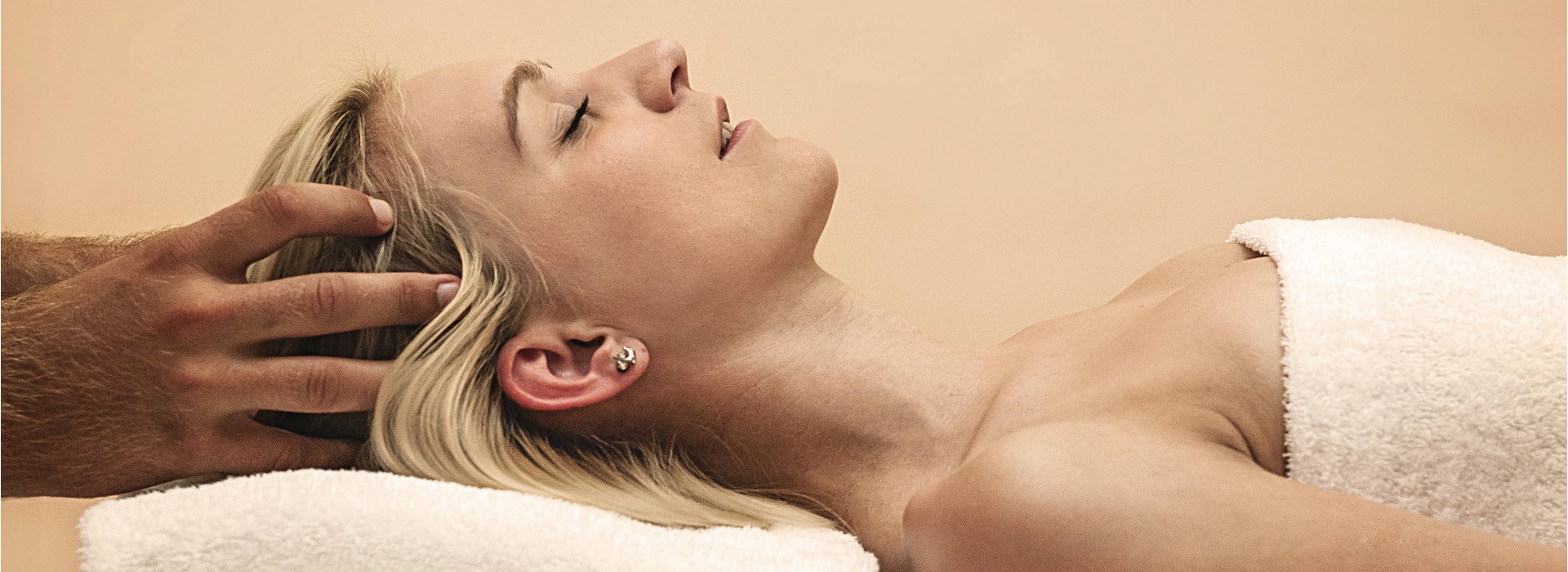 ANTI STRES MASAŽA GLAVE, LICA I DEKOLTEA